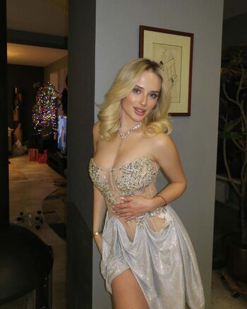 Blondinka Angelina