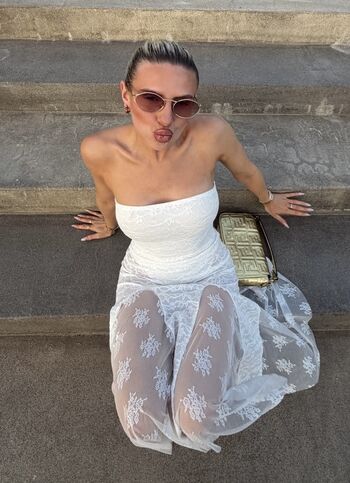 Chloe Burrows