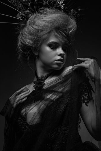 Eva Lee Model