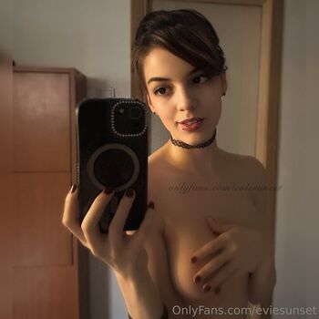 Full leaked Eviesunset private onlyfans photo