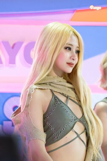 Full leaked Huh yunjin private onlyfans photo