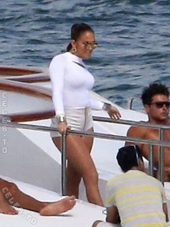 Full leaked Jennifer lopez private onlyfans photo