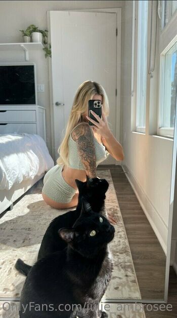 julie_ambrosee