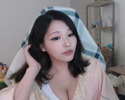 Kang Hee Yoon