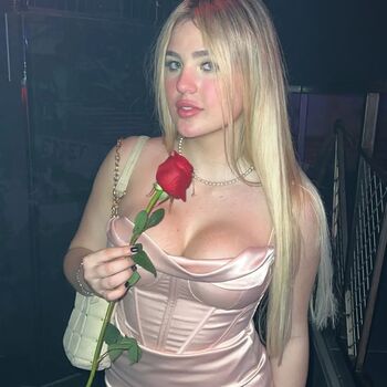 larinhaaasilvaa_