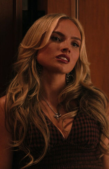 Natalie Alyn Lind