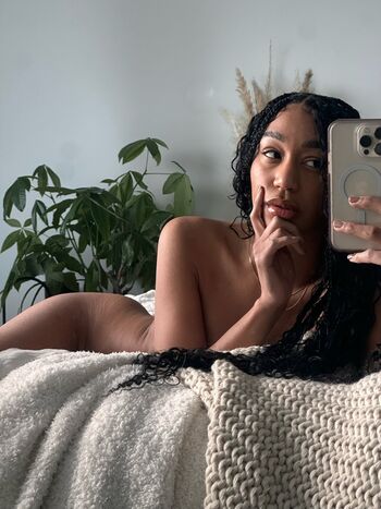 Nia Simone