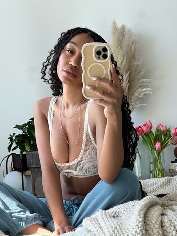 Nia Simone