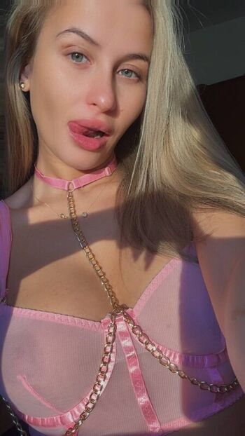 Pamela Moon Pamela03