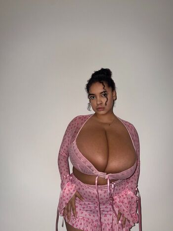 Thegirlinred0