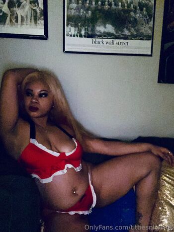 tittiesnlipstck