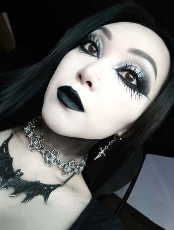Vampybitme Linda Le
