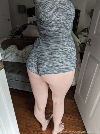 VickyMilkMomma