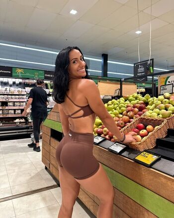 Violeta Dee